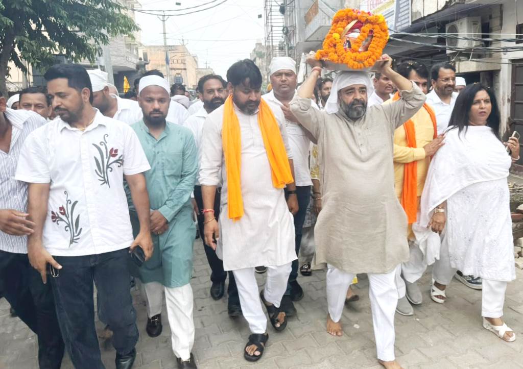 Kalash Yatra started from Varanasi given grand welcome in Ambala City